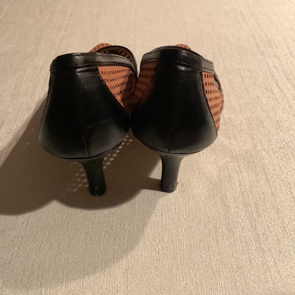 Bella Vita Genuine Leather Pumps - Picture 6 of 8